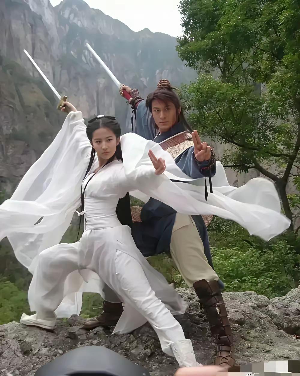 我最喜欢的是黄晓明这一版的神雕侠侣[捂脸哭]他们都说古天乐那一版好看，我咋觉得这个