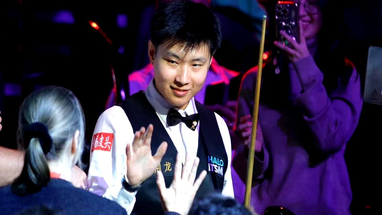 台球皇帝亨得利最新受访直接放话，2026斯诺克世锦赛冠军跑不出三个人。赵心童