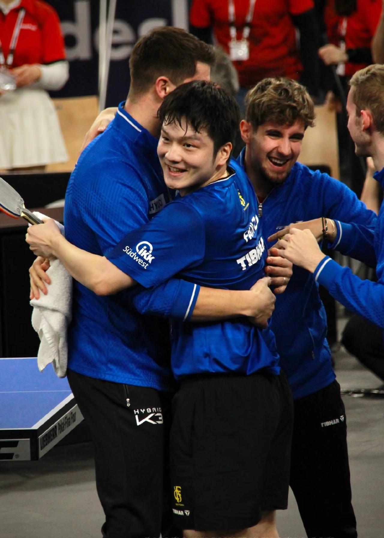 这回国际乒联是真急了。前两天主席才隔空喊话，28年奥运资格，现在直接抛橄榄枝