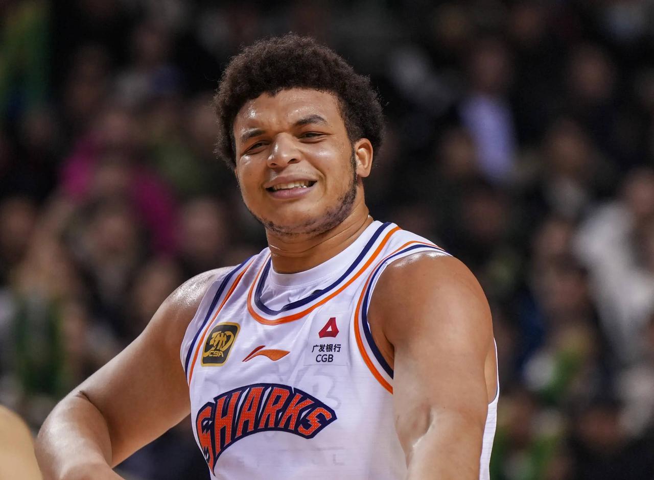 洛夫顿卢伟各退一步！据上海媒体人薛思佳透露：洛夫顿与卢伟虽然发生口角争执，但两