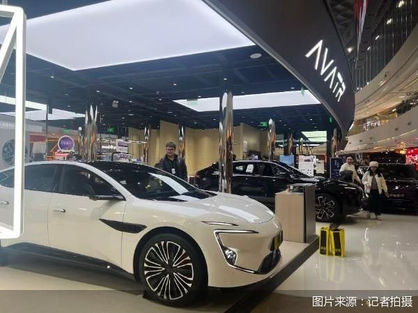 兜底年内“锁单”消费者, 车企抢占新能源购置税调整“窗口期”