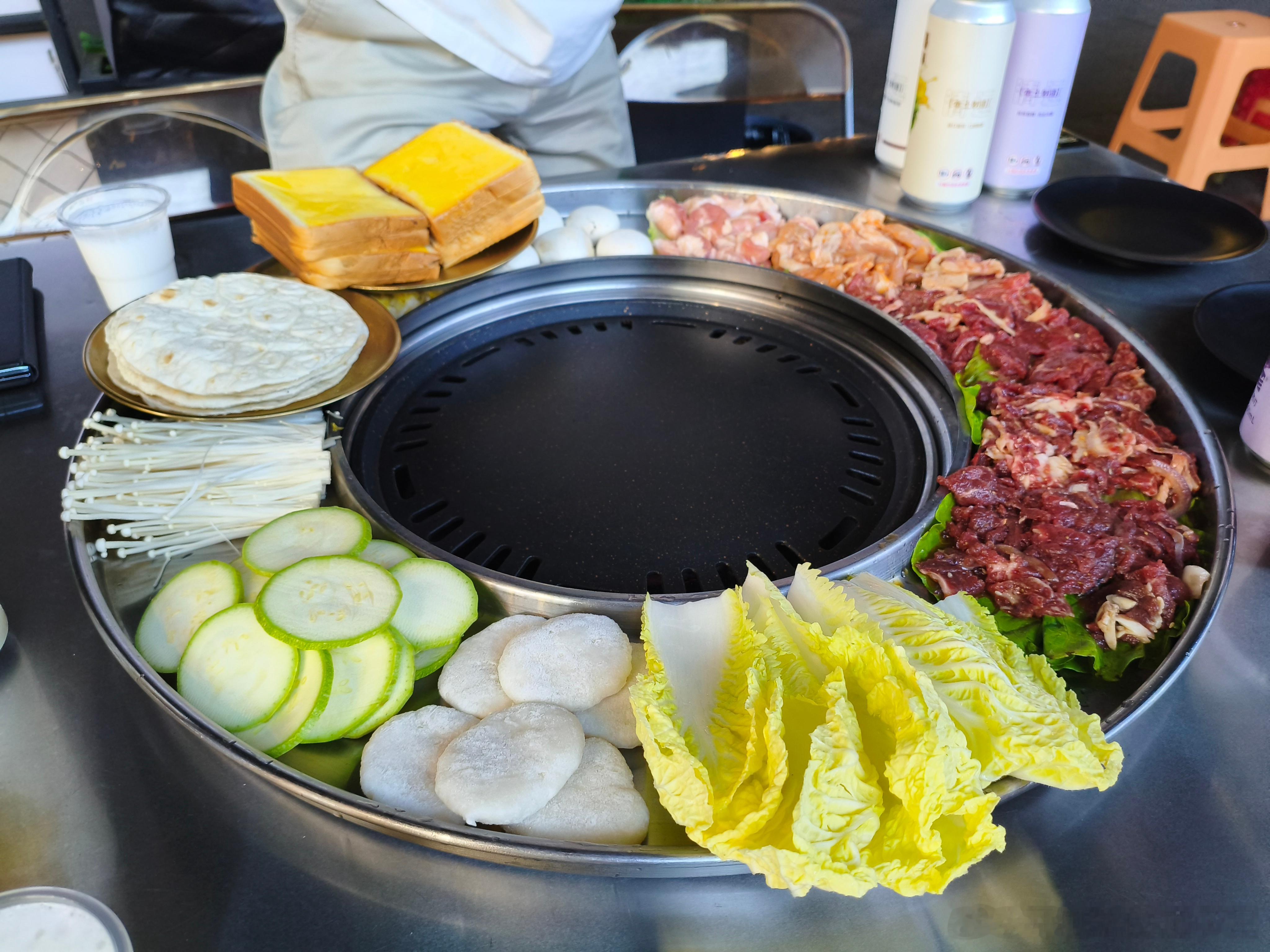 大v聊车我和汽车的日常新央企新豪华阿维塔我今晚就在反复思考一个问题华为鸿蒙和乾