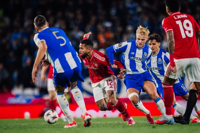 波尔图自导自演的一场比赛，进球以后马上送乌龙，球队1-1与诺丁汉森林战平，好好拿