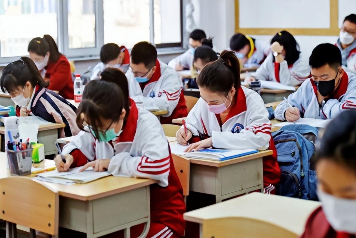 中考难还是高考难？要我说啊，普通家庭的孩子，中国最要命的考试根本不是高考，而是中
