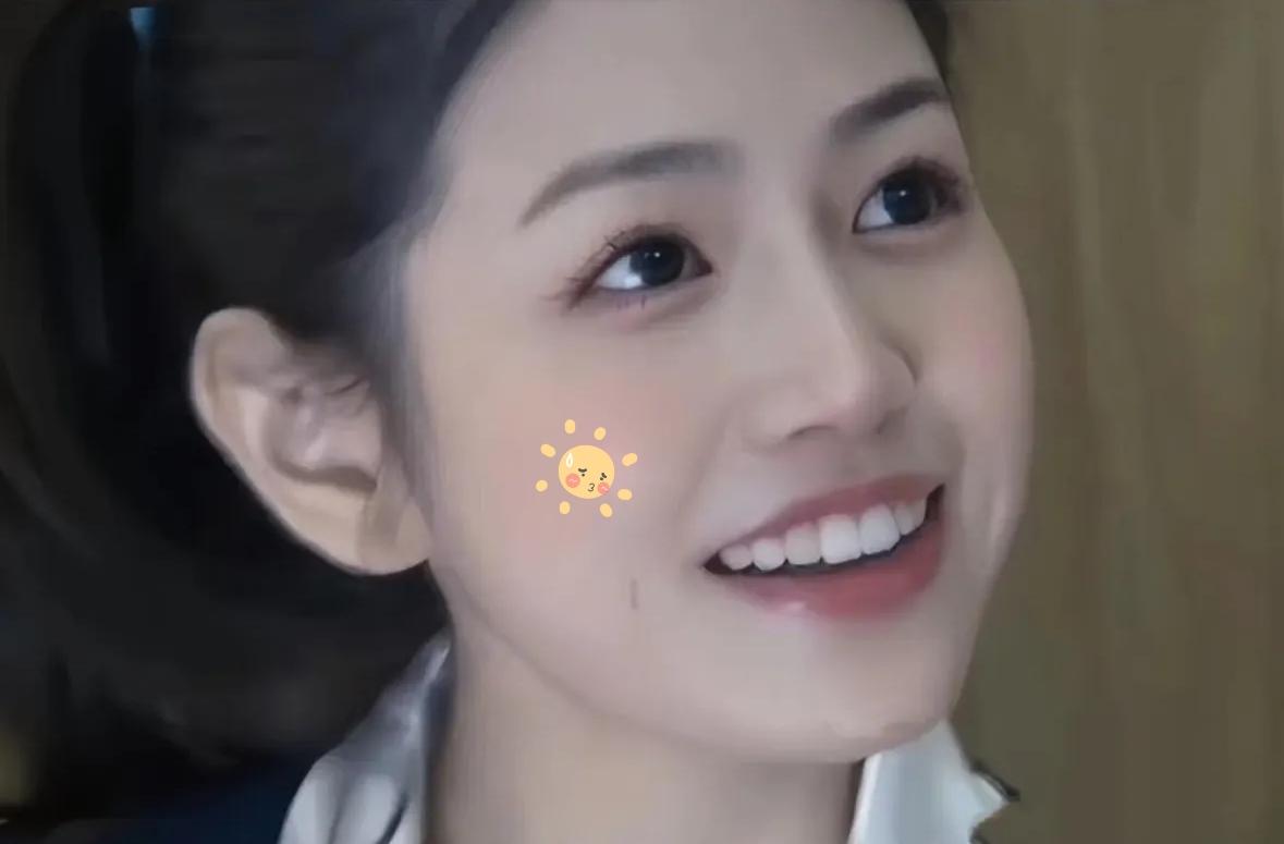 估计明眼人都能看得出来陈妍希离婚根本不只是因为简单的没有感情了，而是因为陈晓