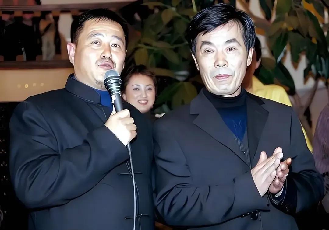 何庆魁编了一辈子剧本，而今把剧本写进了生活里。他给赵本山电话，说是没地方住。老