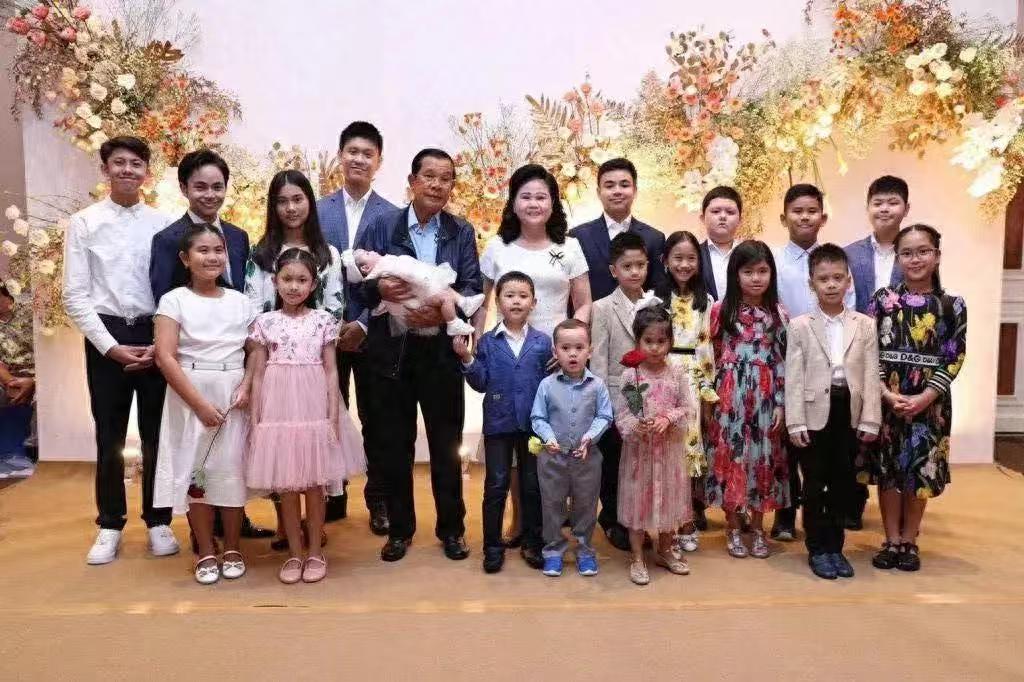 洪森的子孙后代太多了，真要跑路的话，没那么简单。洪森有一个大家庭，他和妻子文拉尼