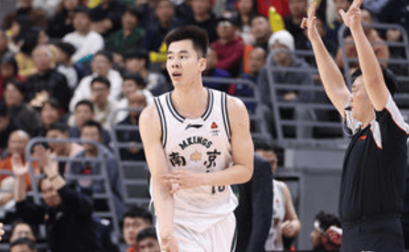 曾令旭谈郭昊文: 郭昊文稳定这种表现, 得进国家队吧