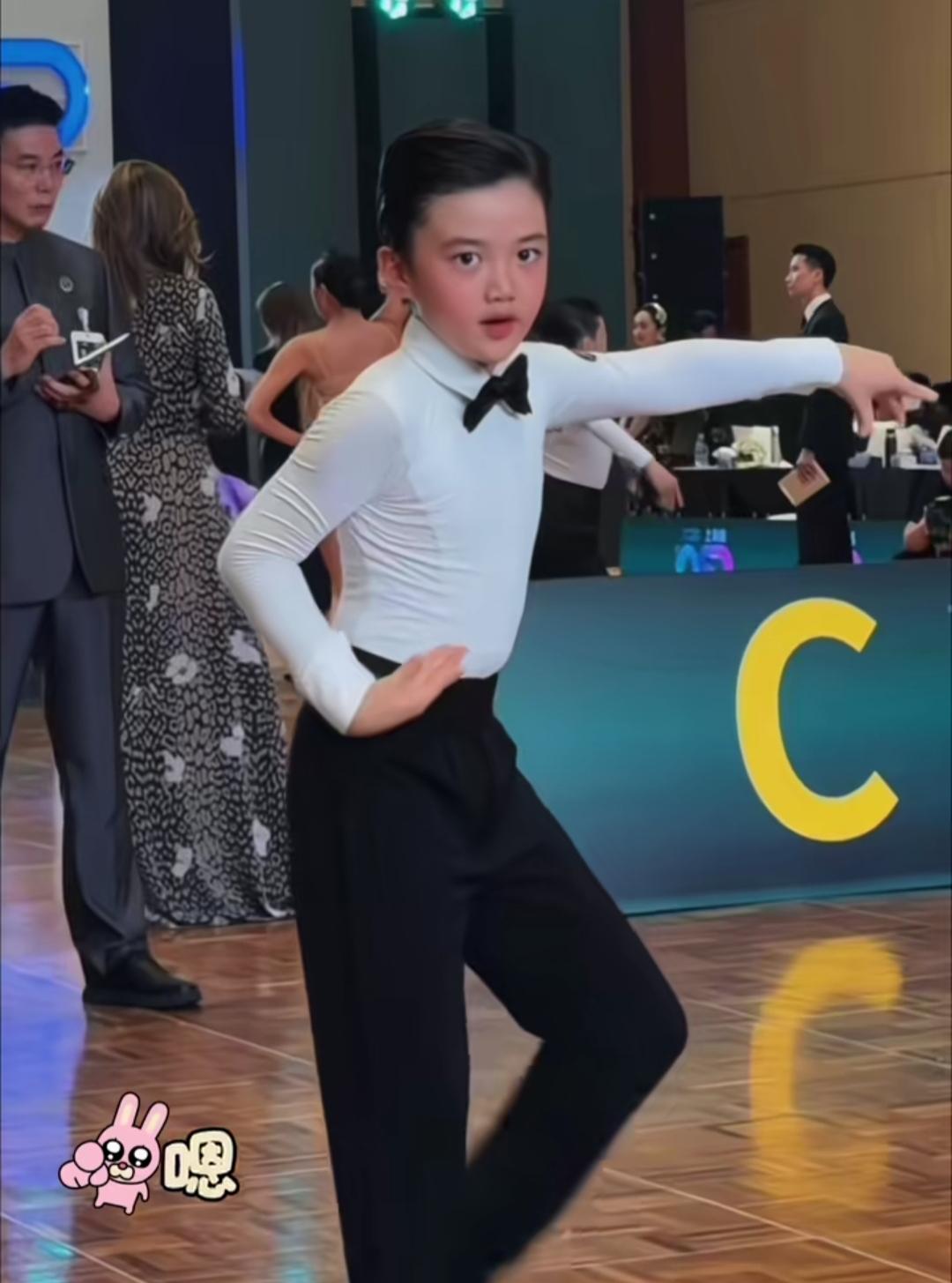 不得不说，盈公主真是一个实力托举孩子的好妈妈，就拿她的儿子石头来说吧，这次的拉丁