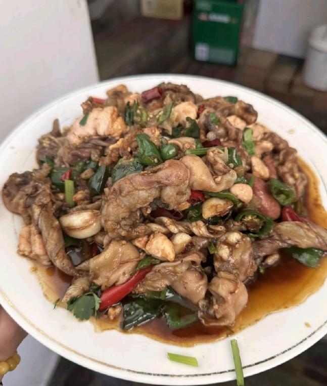 太扎心了！爸妈花了15万供我上大学，毕业后我却在哈尔滨家里串肉串、蒸馒头钱白花