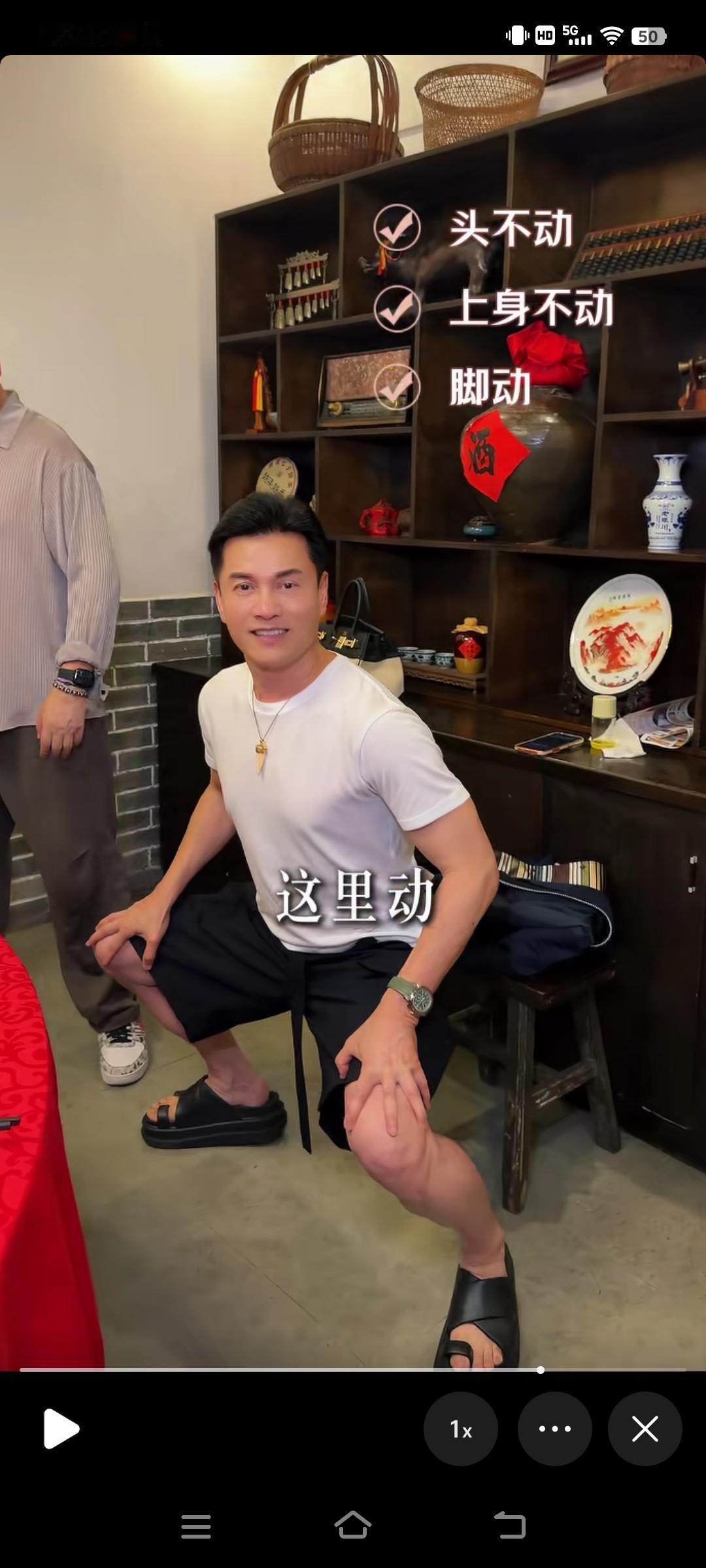 王石和吕良伟只差4岁，谁的状态令人羡慕？他们的区别只有一个，王练肌肉，吕养气