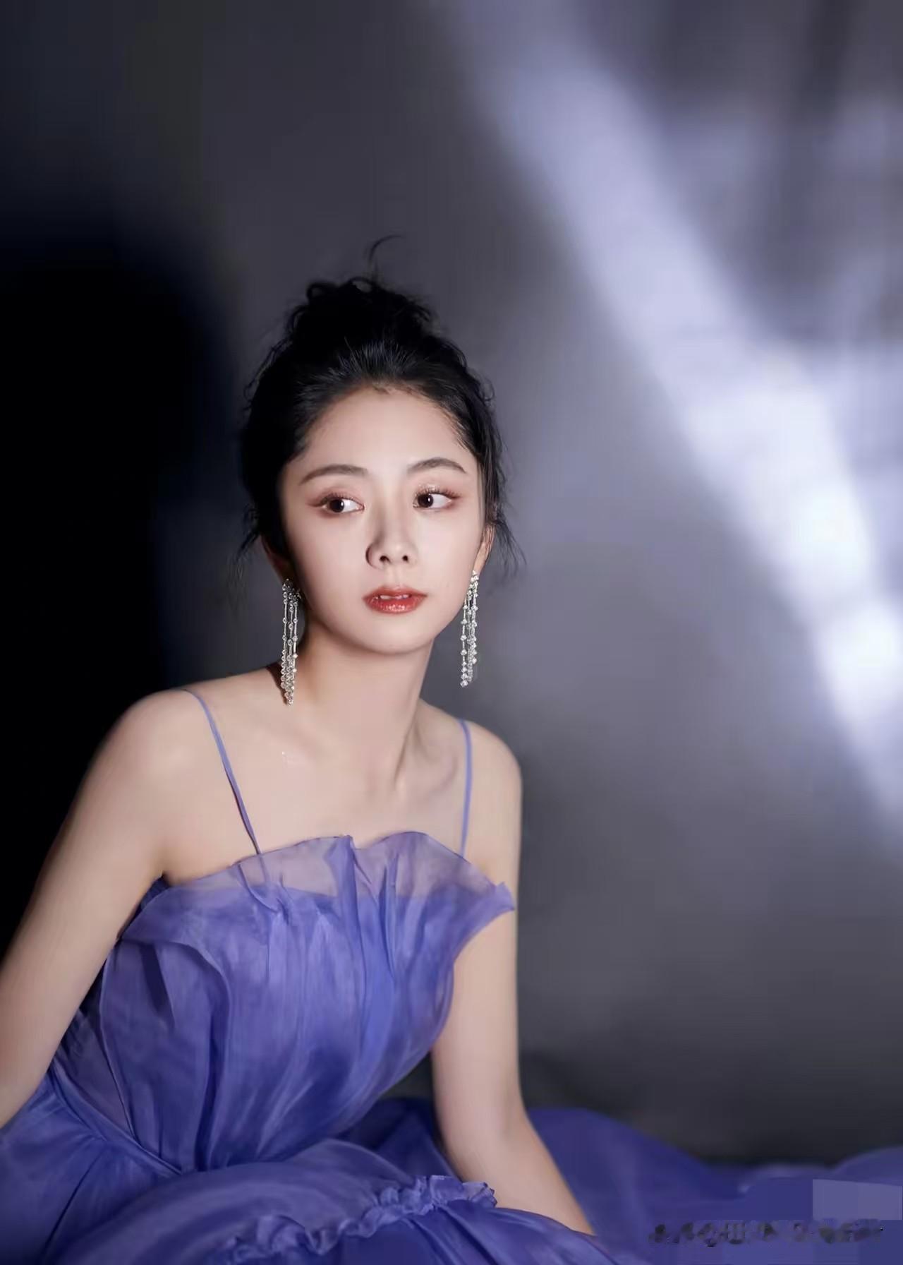 终于明白谭松韵为啥36岁了还不结婚不是因为没有大佬喜欢她，也不是因为没有