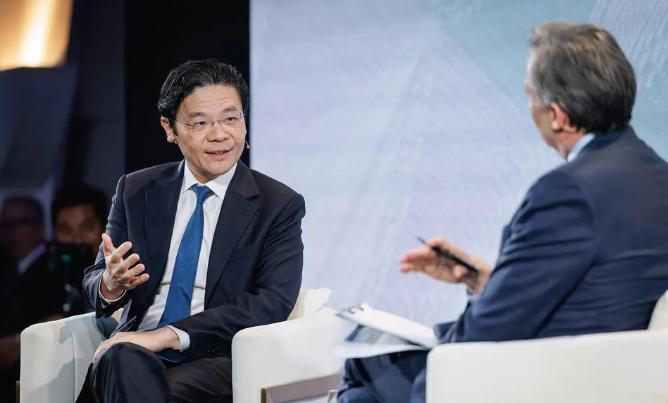 新加坡总理黄循财突然宣布了最新立场：日本是东南亚最受信赖的大国，并希望中日给争端