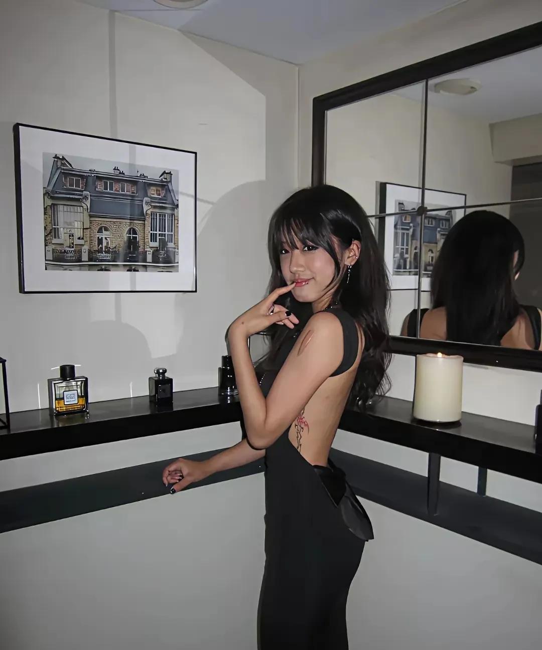 星二代中的反骨仔。一个是贾静雯的女儿梧桐妹。她的继父修杰楷让她好好穿衣服，她回