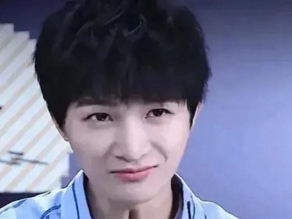 周深的事业线是在脖子，这是天籁之声的最大原因吗？
