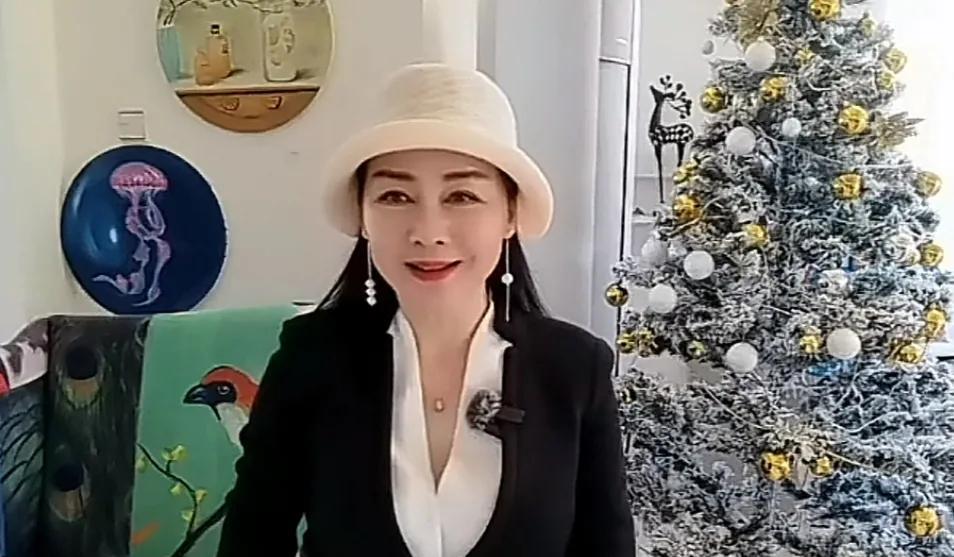 这是大李琳的近照，年过半百，仍保养得宜，气质出众！大李琳与李大双结婚后逐渐减产