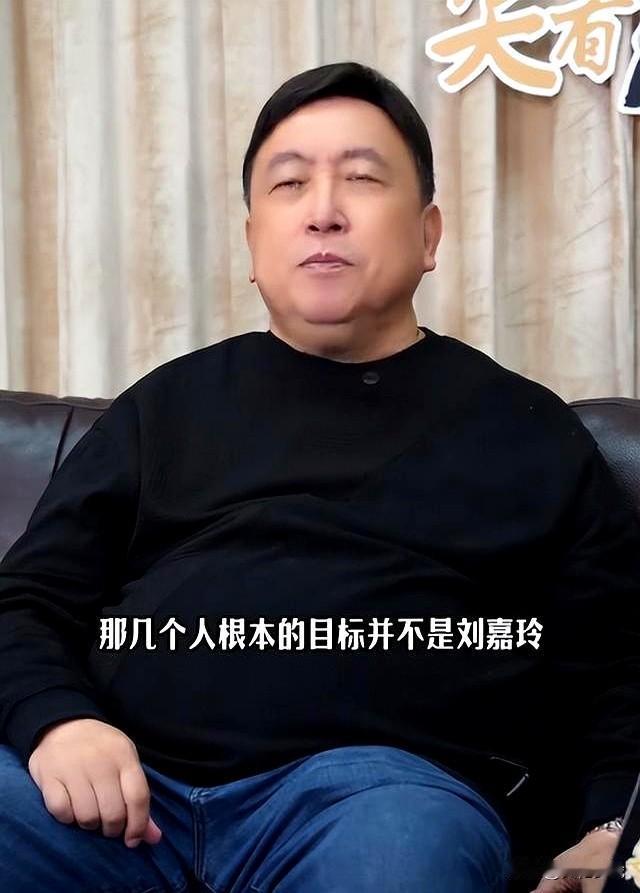 娱乐圈的惊悚往事又被挖出来了！知名导演王晶近日在访谈中爆出猛料——当年轰动全