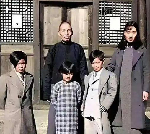 1933年，兵败的刘文辉深怕被赶尽杀绝，便派夫人杨蕴光去成都求情，刚一碰面，杨蕴