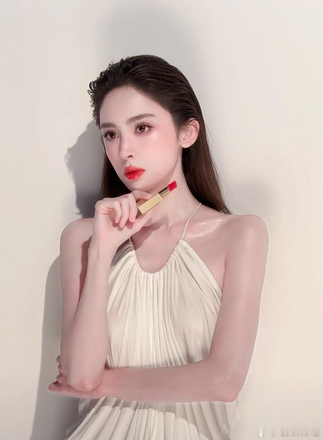 娜扎高级脸的娜扎不愧是各大品牌的首选人[点赞]娜扎玉茗茶骨​​