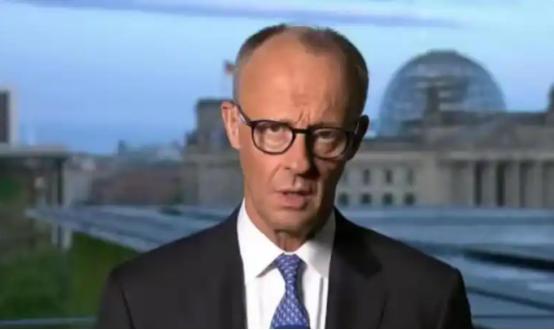 近期，德国总理默茨携强硬姿态到访华盛顿，这是他上任十个月来第二次踏入白宫，与首次