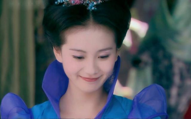 刘诗诗在娱乐圈里是一个独一无二的脱俗无尘如不食人间烟火的仙子一样存在着的艺人,她没有丰富情感史绯闻,没有借位炒作,没有强大的干爹背景后台,没有富豪捧上位,没有水军,没有惊艳的颜值,没有整容脸,但她就是红了。曾经有不少观众网友对于刘诗诗的评价是表情僵硬得像面瘫,对于这句话小编实在是不得不要说一下,说这句话的人一定是没有认真看过刘诗诗的作品,又或者是看戏一般是喜欢跳着看才会这般说,认真看过刘诗诗作品的人,怎么会错过她任何一个精彩又灵动的表情呢?!耿直的小编为了打破传言,特意收集了不少刘诗诗不面瘫的美