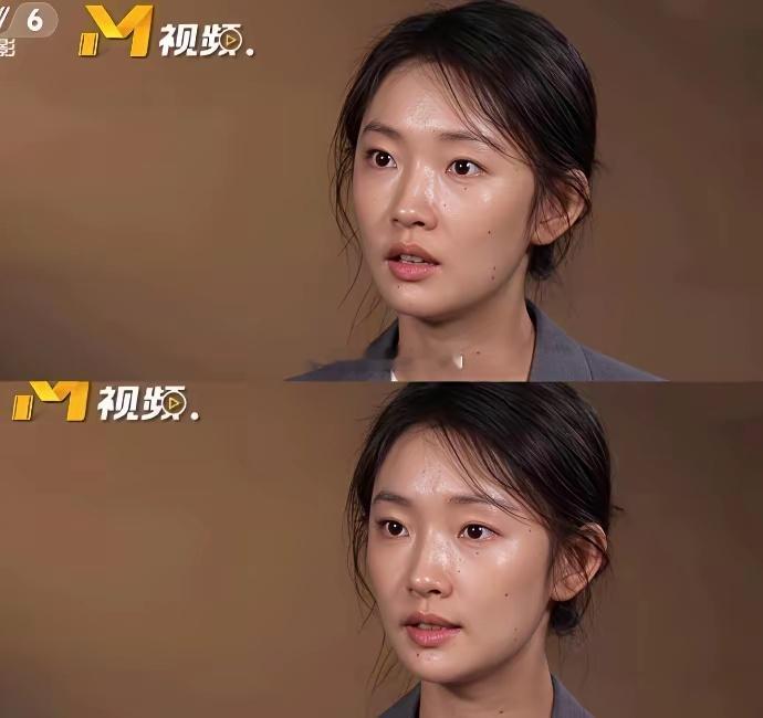这位姑娘非常实在据说央视要求她素颜出镜，于是她毫不掩饰地以真实的面貌呈现​​