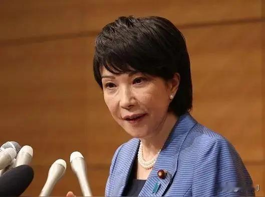 高市早苗退了！但未退到位！据中国新闻社12月3日消息，高市早苗在参议院全体会议