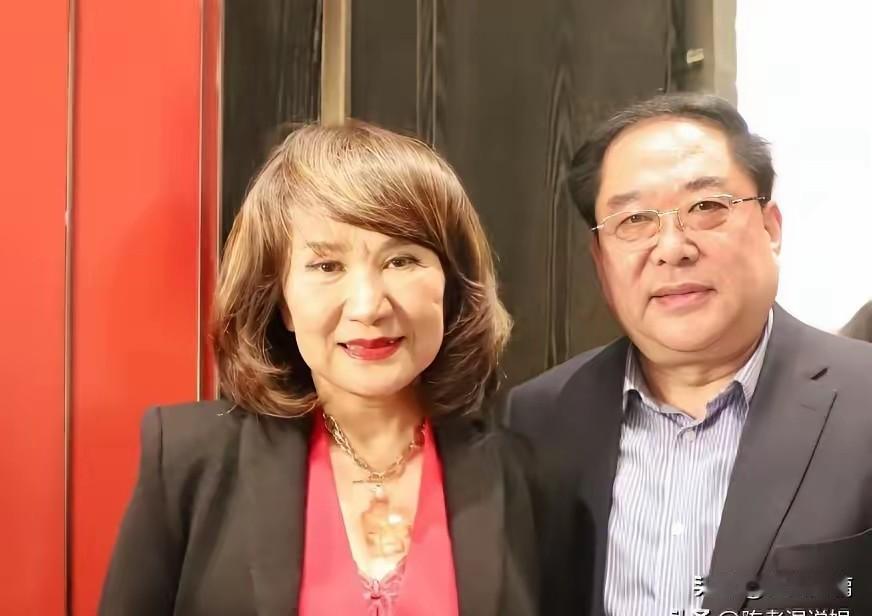 《牧羊曲》郑绪岚儿子已经长这么大了，儿子一看就是一个混血儿，是她和美国的丈夫所生