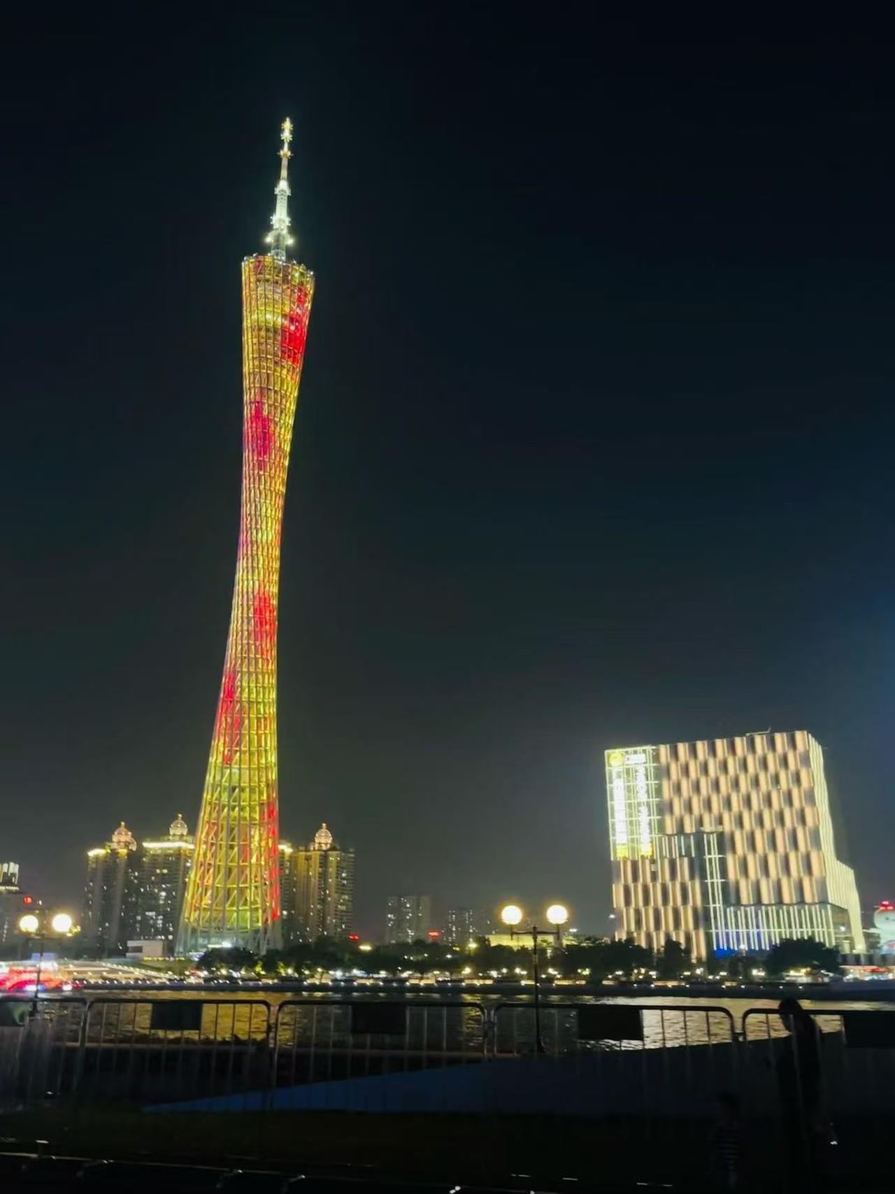 我的朋友年轻时不交社保，她那时做生意每年都能挣几十万，根本看不起这一点退休金。当