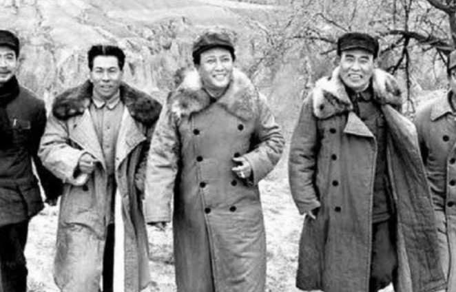 1949年，毛主席从西柏坡“进京赶考”，来到颐和园却吃不上午饭，大发雷霆道：“连