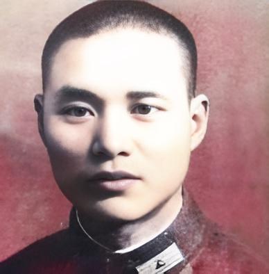 1988年，特务头子沈醉偶遇明星刘晓庆，在得知刘晓庆是刘慧华的女儿后，沈醉“吓唬
