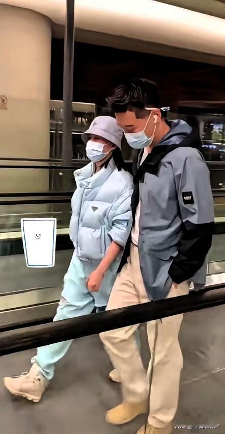 赶紧官宣吧！能过就过，不能过就离。​向太爆料，富家女和男演员正在闹离婚。指向明