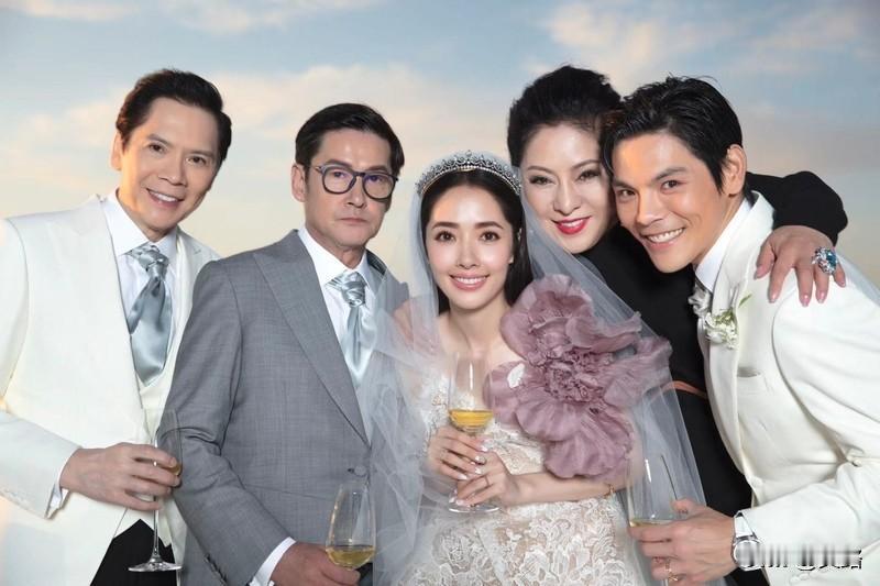 向佐在高原录制综艺时情绪崩溃，跟丁真说“娱乐圈的人很恐怖”，这话背后藏着不少辛酸