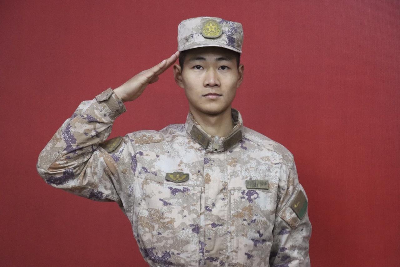 一个班长的“逆袭之路”王华豪，2022年9月入伍，中士军衔，71602部队某连班