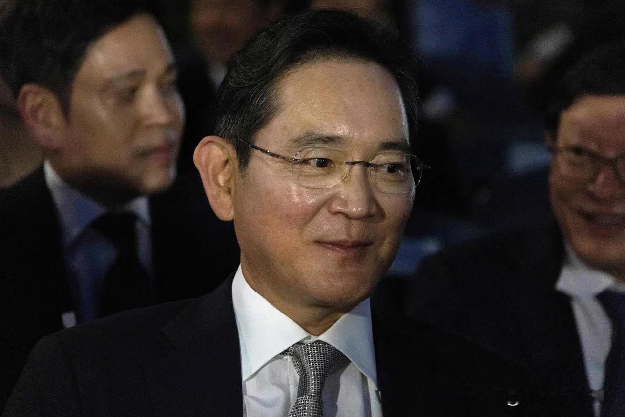 韩国经济依赖财阀财阀过度依赖美欧有消息指，韩国主要企业掌门人10月18日在美