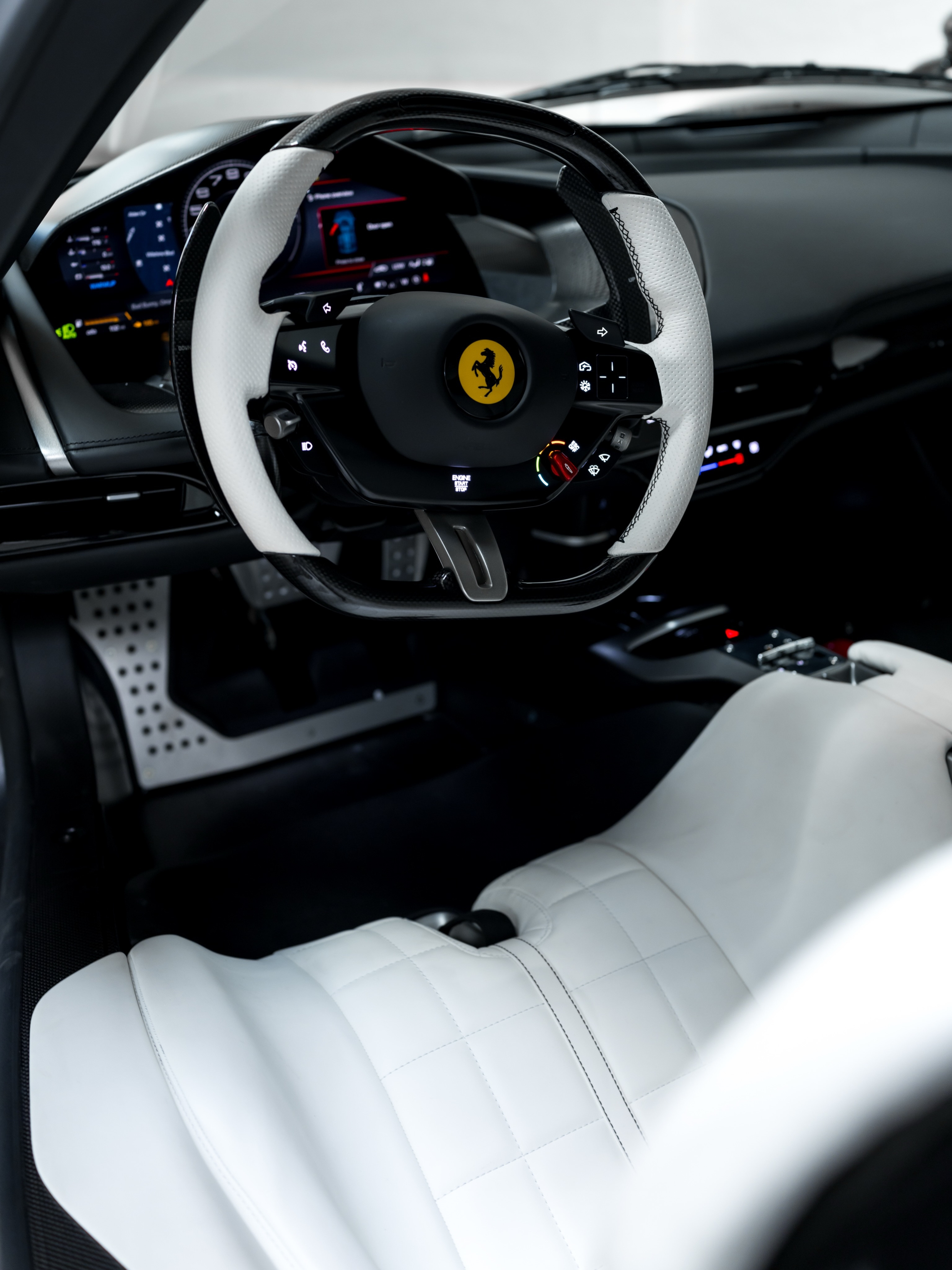 FerrariDaytonaSP3法拉利黑外白内感觉如何？分辨率：4000