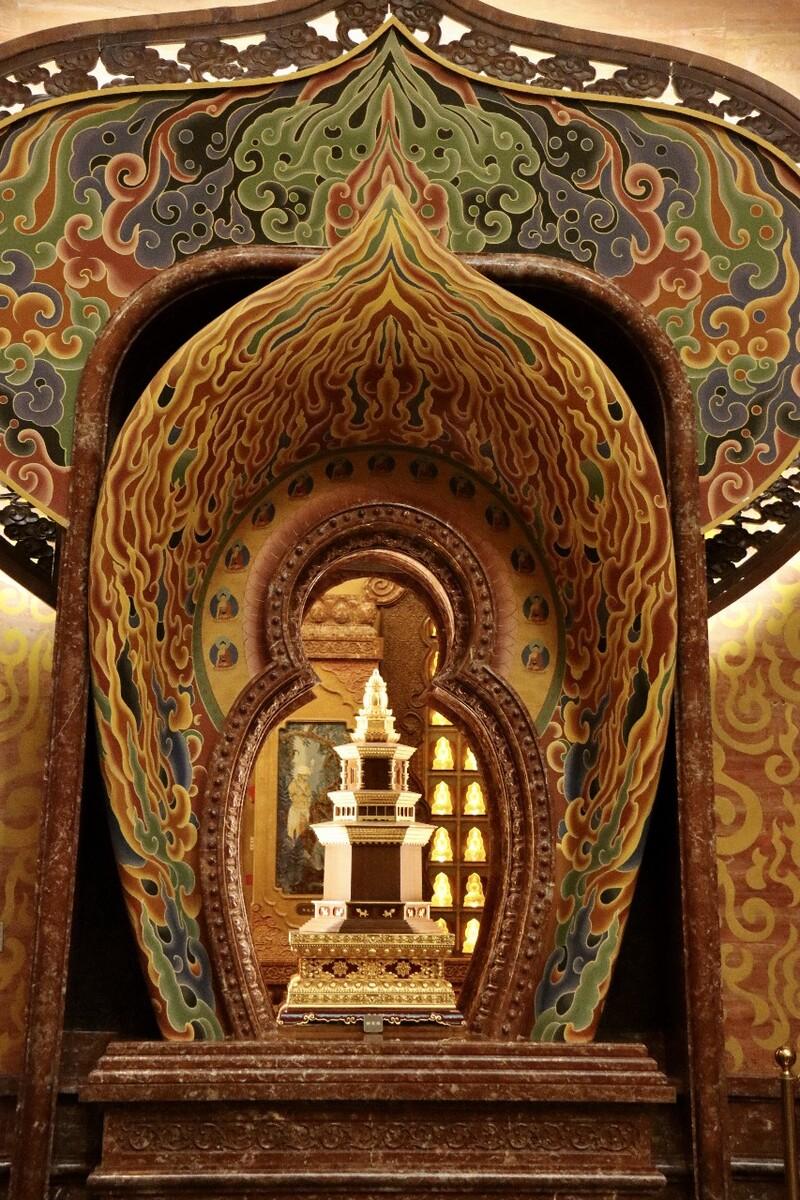 因果不虚当你以慈悲之心看世界世上皆是可怜人当你以因果之慧看世界世上再