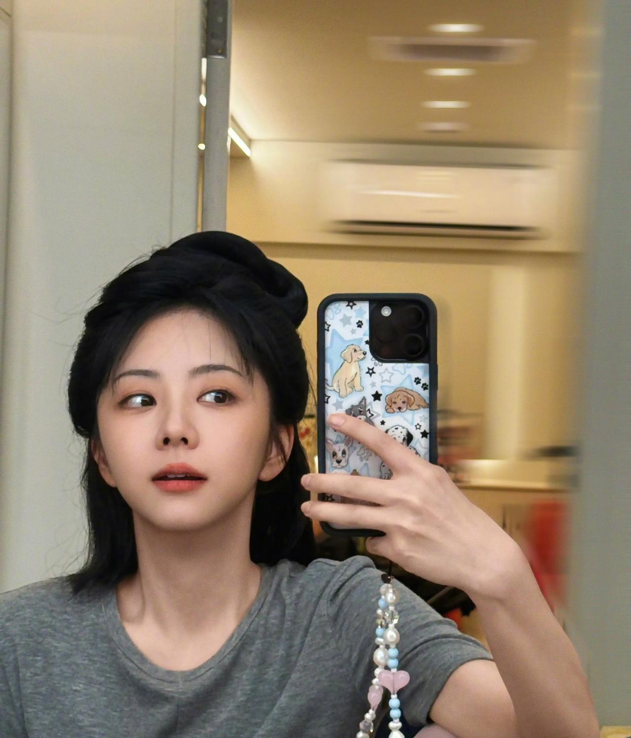 谭松韵为什么一直火不起来，很简单的缘故，不是她不漂亮，也不是没演技，主要是因