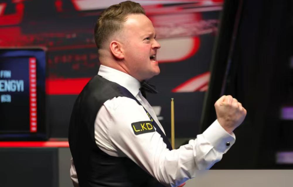 球杆都快放下了，准备握手走人，世界冠军墨菲却被范争一一个失误“喂”了回来。决