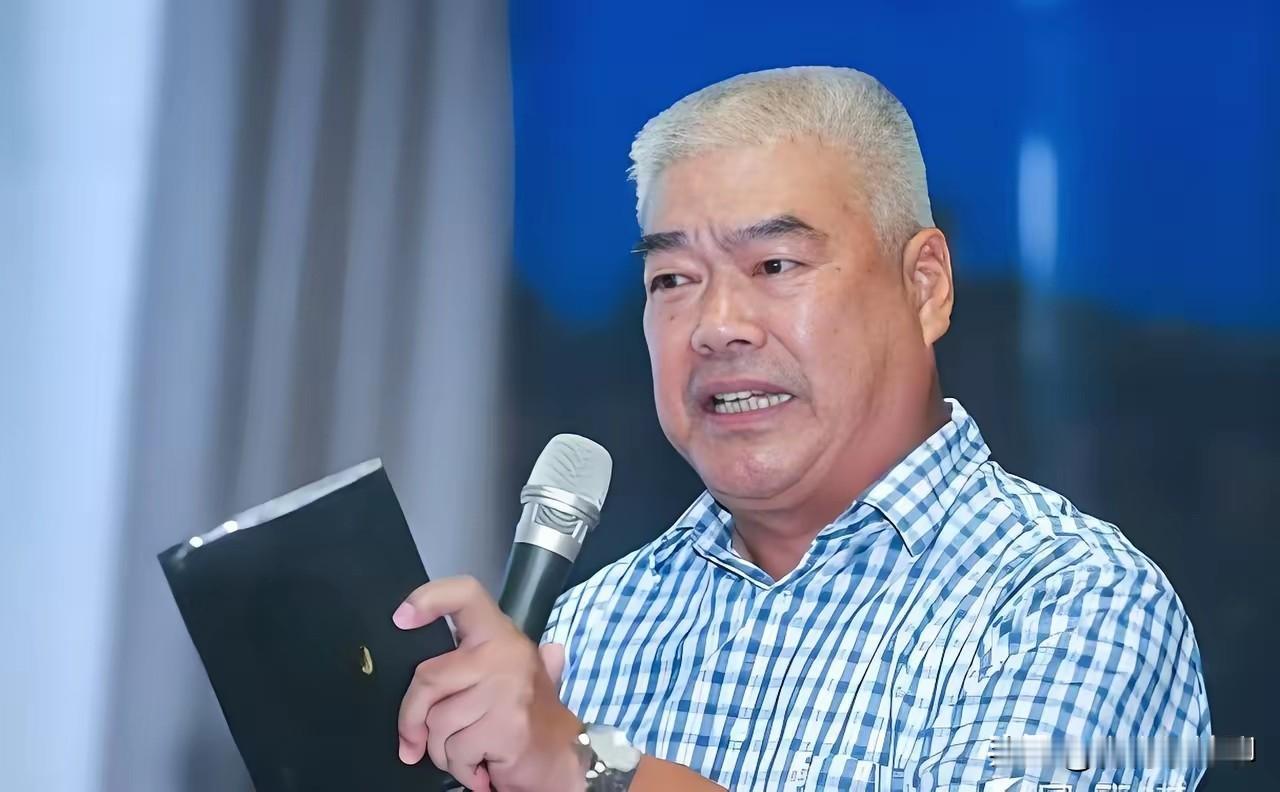 太热闹了！国民党副主席季麟连在国民党常会上的即兴发言，这两天搅得蓝营天翻地覆，原