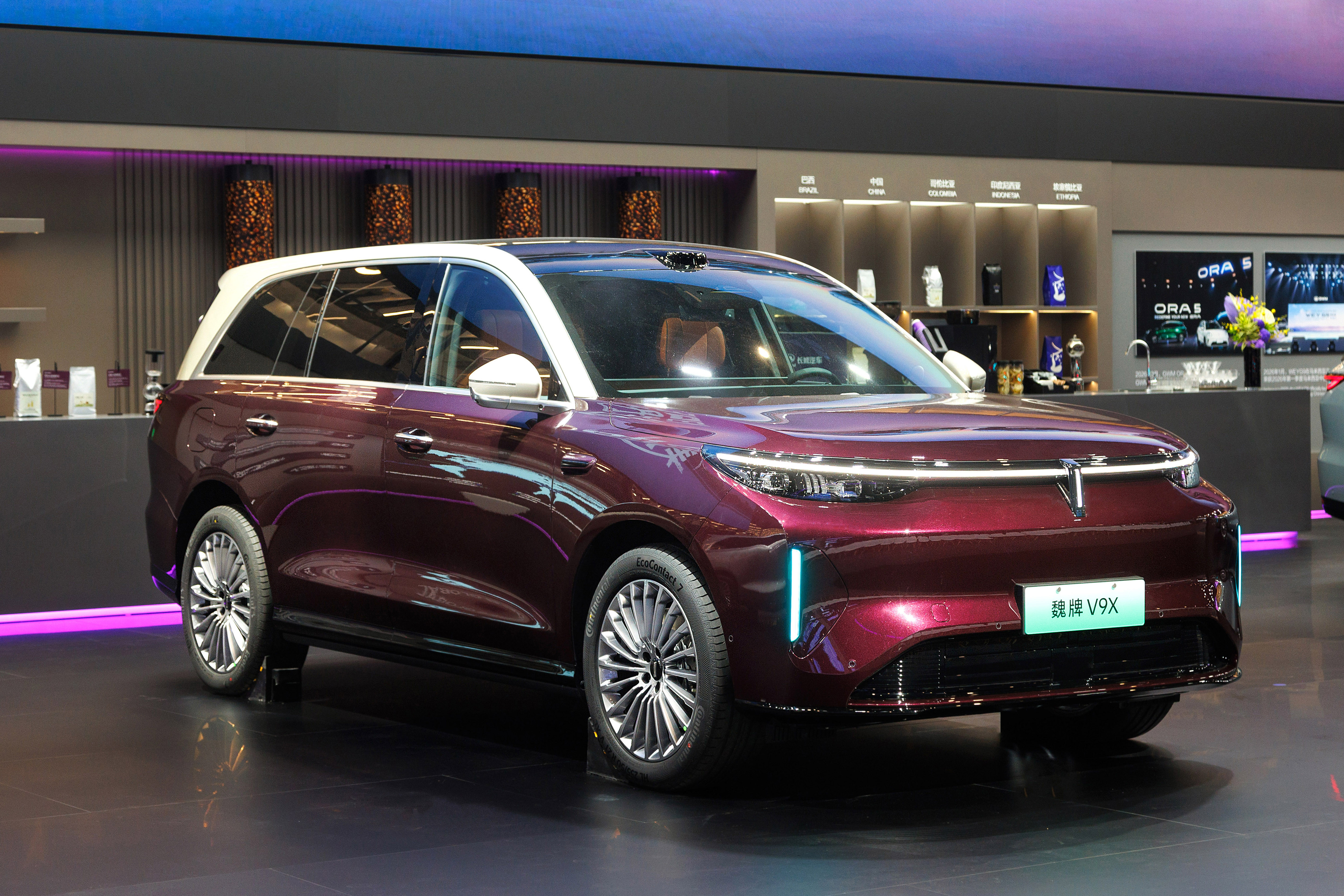 这届北京国际车展，魏牌展台带来了全新高山、魏牌全新蓝山、魏牌新摩卡Hi4Max