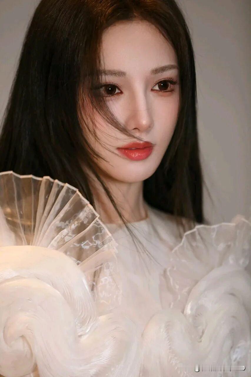 彭小苒活力甜美壁纸