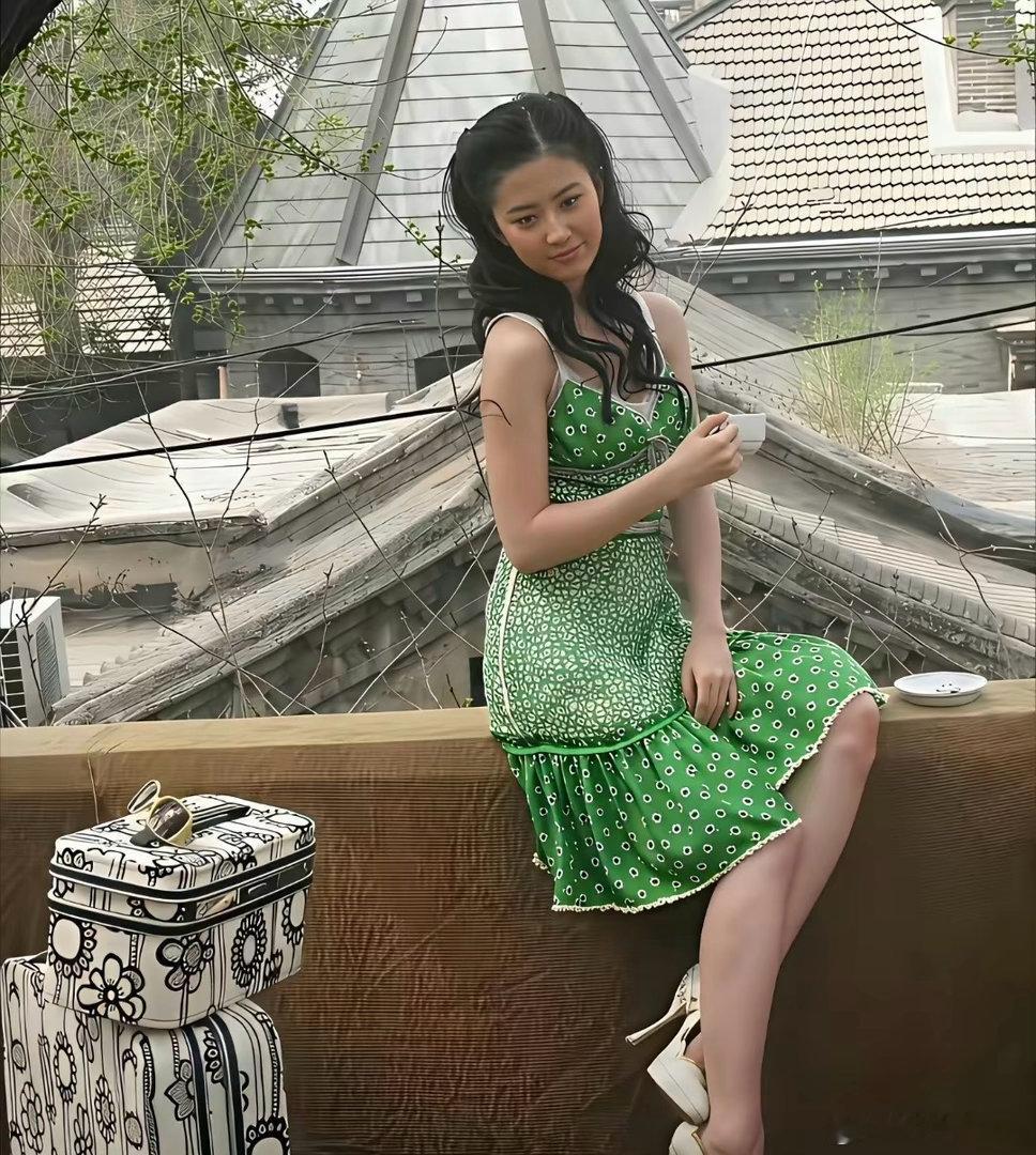 2008年的刘亦菲，没有滤镜没有修图，除了小粗腿，还凑合