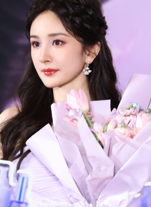 紫色最是韵味，身穿定制礼服