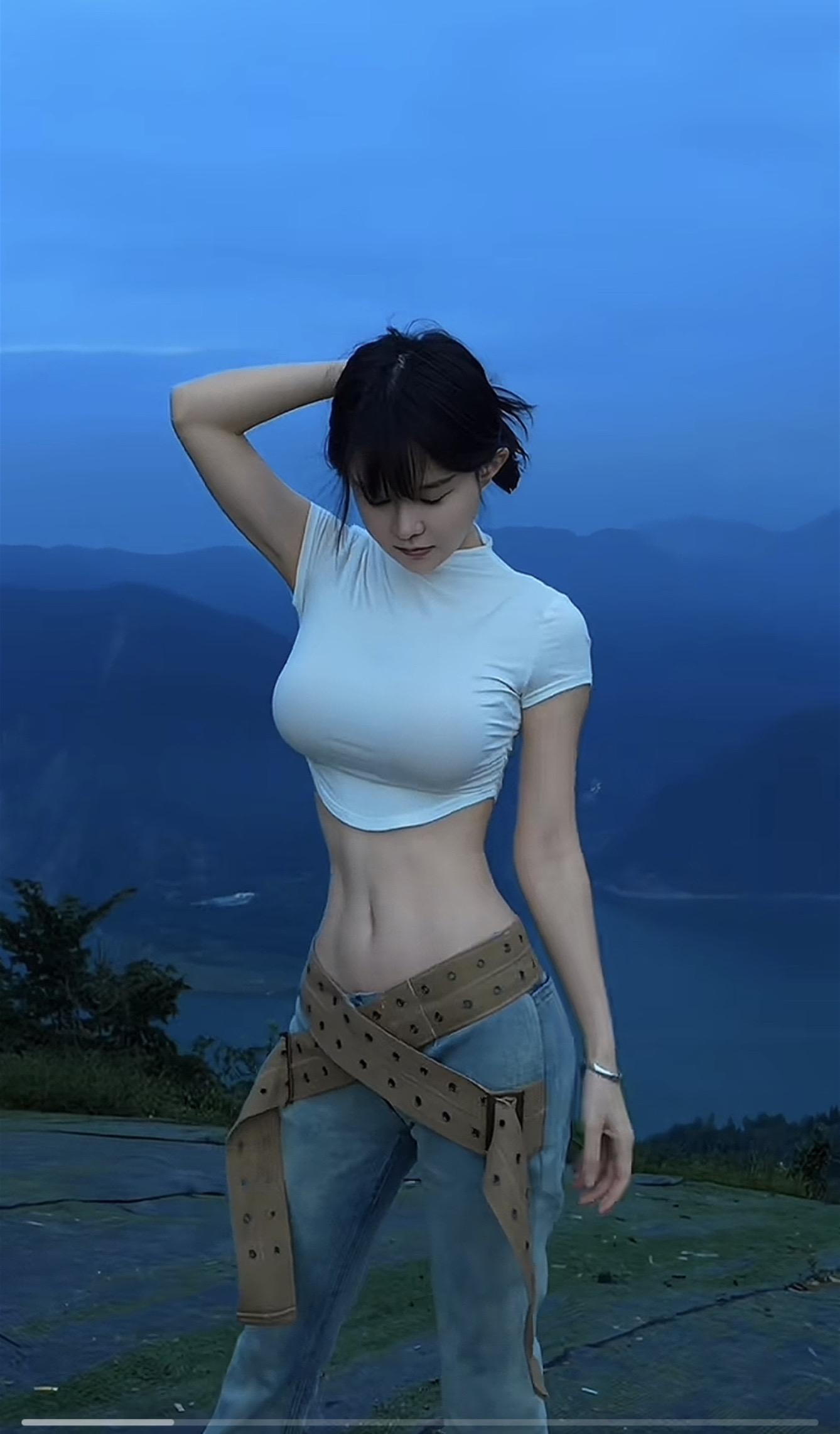 美女 辣妹穿搭