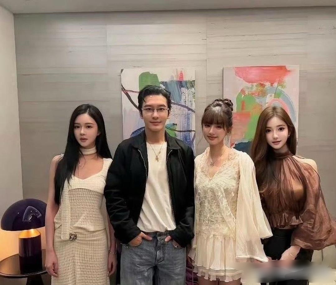 黄晓明的审美还挺统一的，一直都喜欢一个类型的女生
