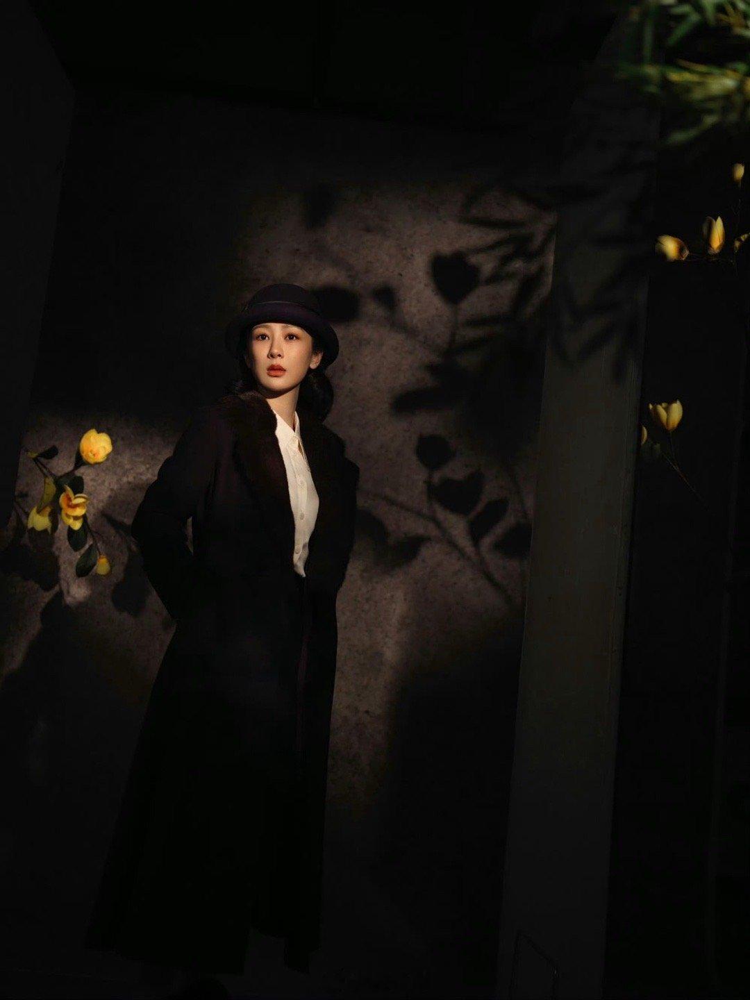 杨紫董竹君首套造型看到杨紫在电视剧《玉兰花开君再来》的首套造型，瞬间觉得眼前一亮