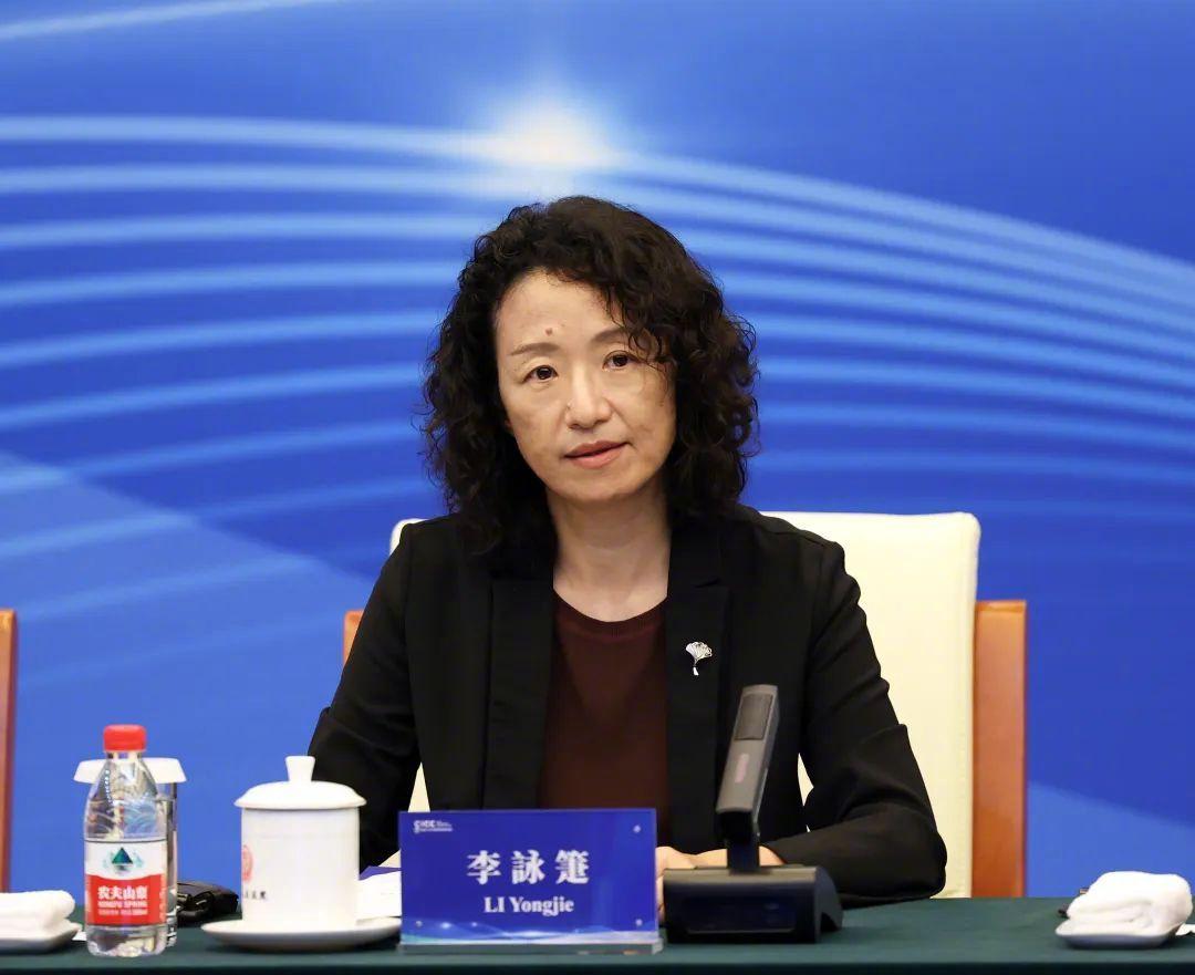 中国为特朗普的“贸易战”，设下了一个无法挣脱的“法律陷阱”！很多人以为，派“法学