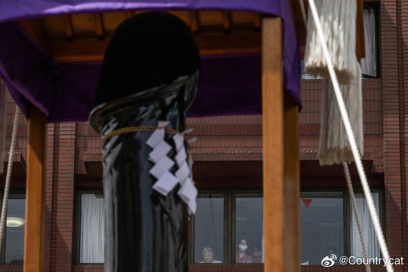 粉色神轿引围观！日本“生殖祭”上街游行，倡导打破性污名海外新鲜事日本金山神社近