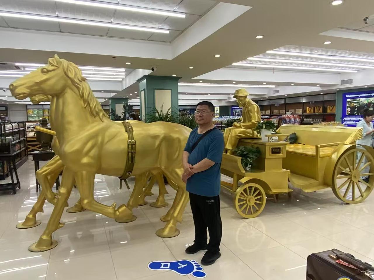 我躺在床上，发现我的腿好像和我身体没有关系了。于是我用手拿了一下腿，居然把腿拿走